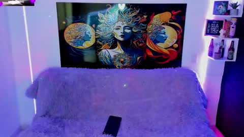 Snapshot of evie99_ chatting on February 19, 6:21 pm Evie99  online show from February 19, 6:21 pm