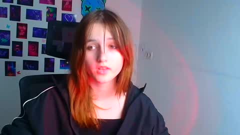 Evie online show from December 3, 11:27 pm