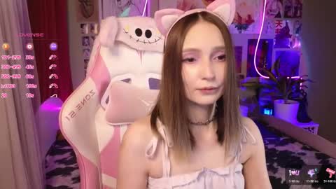 Evie online show from April 22, 8:49 pm