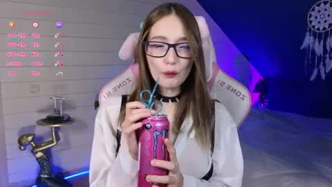 Evie online show from August 4, 10:06 pm