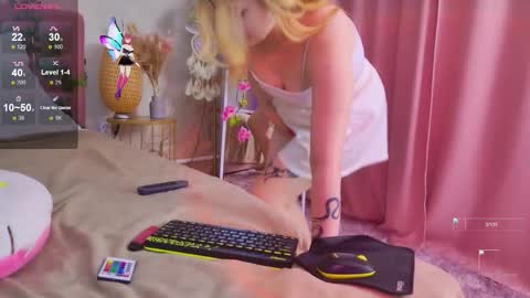 evie_val online show from September 8, 4:39 pm