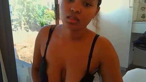 courtney online show from February 25, 7:12 am