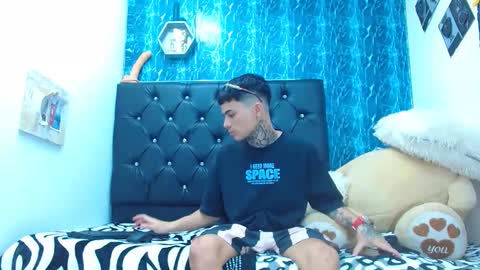 Snapshot of exotichot_couple chatting on February 23, 9:05 pm exotichot_couple online show from February 23, 9:05 pm