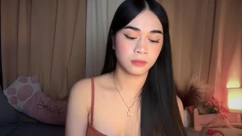 chloee online show from December 16, 2:45 pm