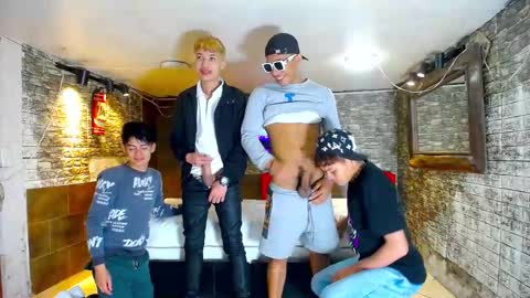 extrangers online show from October 3, 12:13 pm