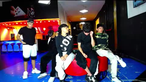 extrangers online show from October 18, 12:20 pm