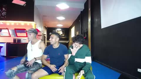 extrangers online show from February 20, 12:04 pm