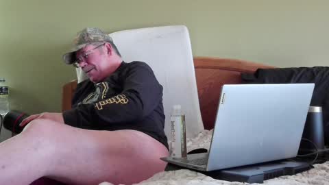 Snapshot of eyeswideshut63 chatting on January 20, 5:27 pm Eyeswideshut63 online show from January 20, 5:27 pm