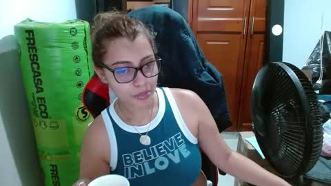 Snapshot of eyfy_bbs chatting on September 22, 1:53 am Nadia online show from September 22, 1:53 am