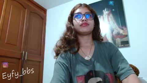 Snapshot of eyfy_bbs chatting on October 3, 10:07 pm Nadia online show from October 3, 10:07 pm