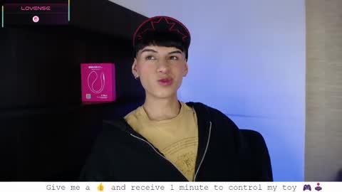 Snapshot of ezra_storm chatting on October 4, 5:38 am Juan online show from October 4, 5:38 am