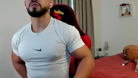 Ezzio Scolaro online show from February 25, 10:13 pm