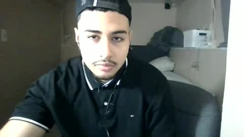 ezzteban935 online show from May 30, 11:58 pm