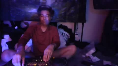 fadeyisteven32 online show from August 2, 2:35 am