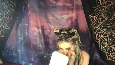 Snapshot of faexoxoxo chatting on December 7, 4:31 pm Fae online show from December 7, 4:31 pm