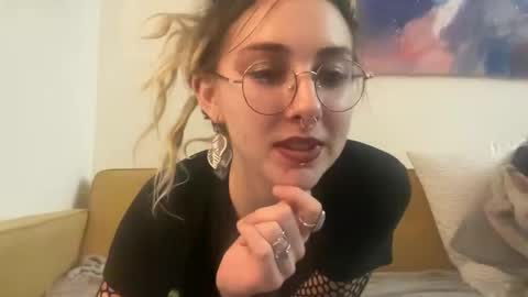 Snapshot of faexoxoxo chatting on October 4, 12:41 am Fae online show from October 4, 12:41 am