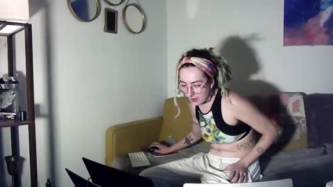 Snapshot of faexoxoxo chatting on October 11, 12:04 am Fae online show from October 11, 12:04 am