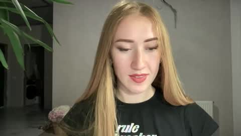 Snapshot of fairy_face chatting on October 19, 5:28 pm fairy_face online show from October 19, 5:28 pm