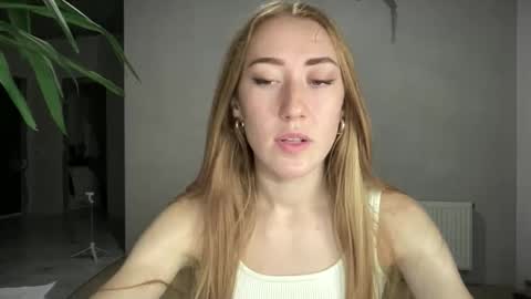 Snapshot of fairy_face chatting on October 11, 10:24 pm fairy_face online show from October 11, 10:24 pm