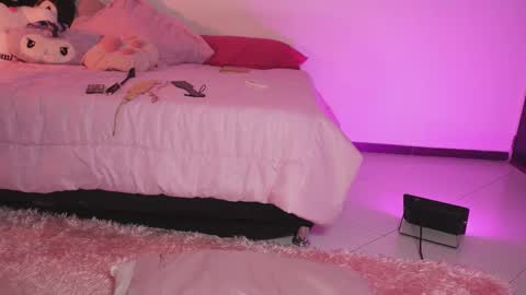 Sara  REMEMBER TO LEAVE A THUMB UP online show from November 21, 4:43 am