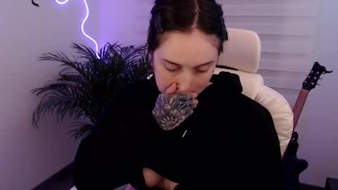 OF fallenag 1 online show from November 30, 5:25 am