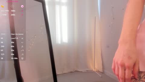 Snapshot of fancyamelia chatting on October 2, 1:21 pm fancyamelia online show from October 2, 1:21 pm