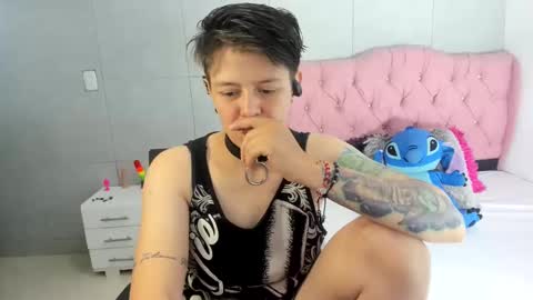 Snapshot of fanny_18 chatting on October 3, 4:32 am FANNY online show from October 3, 4:32 am