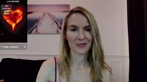Snapshot of fanny_posy chatting on February 22, 1:00 am Fanny online show from February 22, 1:00 am