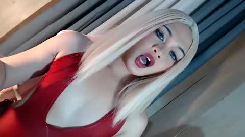 DANIELLA - DONT FORGET TO GIVE ME A THUMBSU UP online show from December 16, 1:35 am