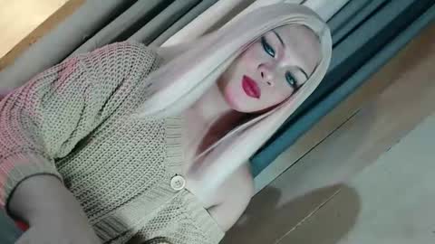 DANIELLA - DONT FORGET TO GIVE ME A THUMBSU UP online show from February 3, 10:58 pm