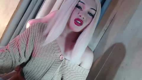 DANIELLA - DONT FORGET TO GIVE ME A THUMBSU UP online show from June 1, 10:49 am