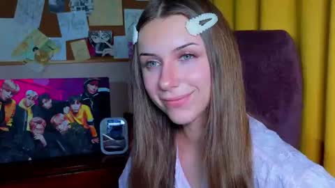 fantomka_ online show from August 5, 8:17 pm