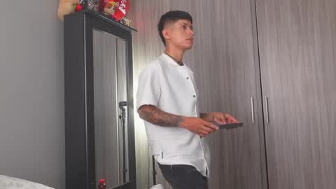 farid_jake_ online show from May 21, 7:09 pm