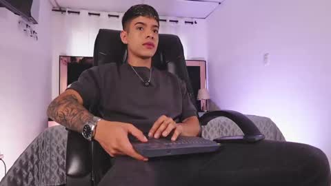 farid_jake_ online show from February 18, 8:03 pm