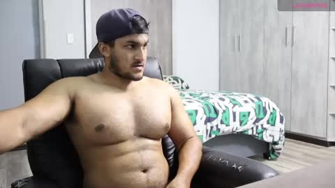 fatherfly001 online show from April 16, 9:39 pm