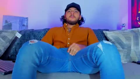 Snapshot of favid95 chatting on October 13, 1:40 am favid95 online show from October 13, 1:40 am