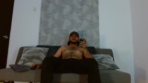 Snapshot of favid95 chatting on October 6, 4:36 pm favid95 online show from October 6, 4:36 pm