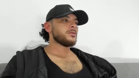 Snapshot of favid95 chatting on February 6, 2:55 am favid95 online show from February 6, 2:55 am