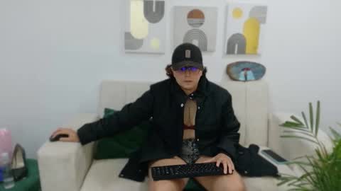 Snapshot of feelina_firesoul chatting on October 8, 10:16 pm Feelena online show from October 8, 10:16 pm