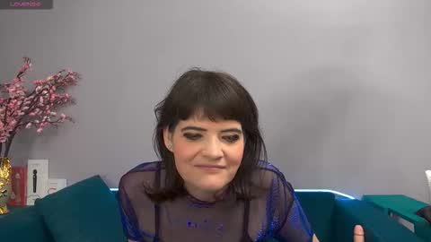Snapshot of feelsgoodwoman chatting on September 24, 10:38 pm Laura online show from September 24, 10:38 pm