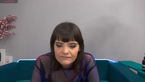 Snapshot of feelsgoodwoman chatting on October 5, 11:12 pm Laura online show from October 5, 11:12 pm