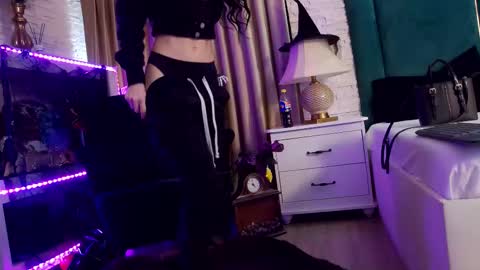 FeetVibe online show from November 3, 8:59 am