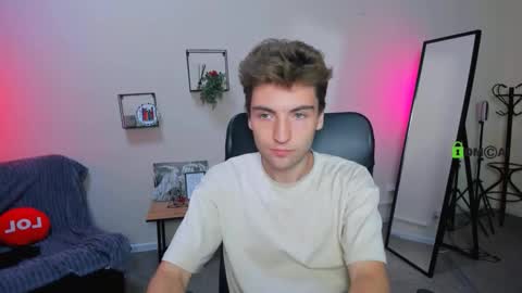 felix_dream_ online show from September 22, 7:07 pm