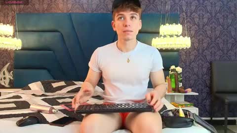 Femboy Max online show from December 21, 12:11 pm