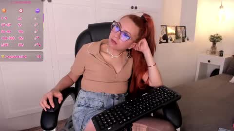 Snapshot of fer_angel_ chatting on March 8, 4:17 pm Fernanda online show from March 8, 4:17 pm