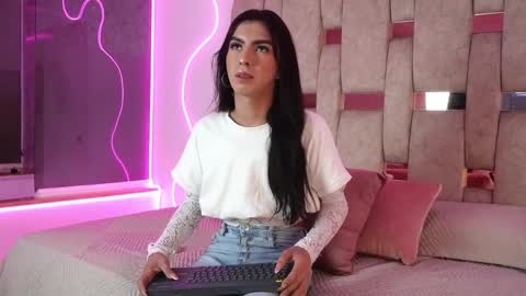fernanda_thail_ online show from April 10, 8:02 pm