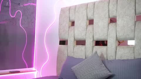 fernanda_thail_ online show from March 15, 8:23 pm