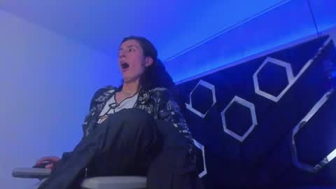   online show from March 5, 3:07 pm