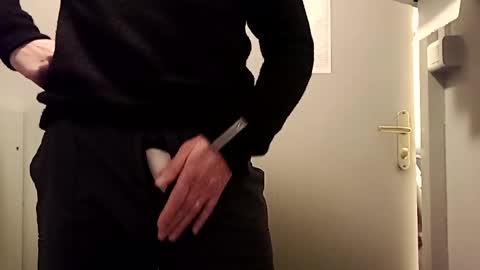 fifi010203 online show from December 19, 5:51 am