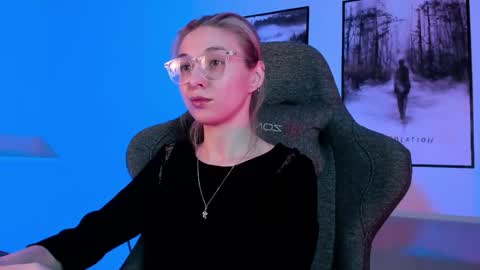 Snapshot of filipinaadams chatting on March 6, 5:46 am cap and Lana online show from March 6, 5:46 am